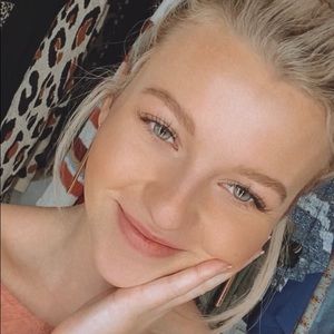 Meet your Posher, Taya